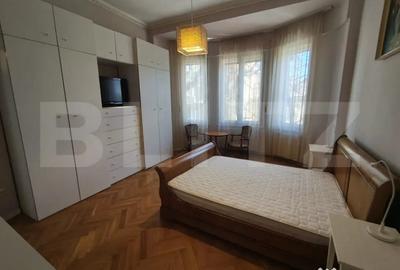 Apartament cu 4 camere semidecomandat în Ultracentral