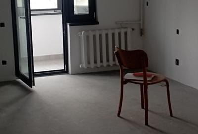 Apartament cu 3 camere decomandat în Traian - 3