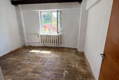 Apartament cu 3 camere decomandat în Frații Golești - 7