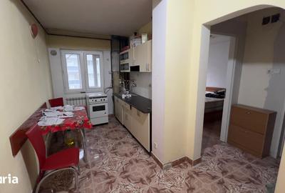 Apartament cu 2 camere decomandat în Petros