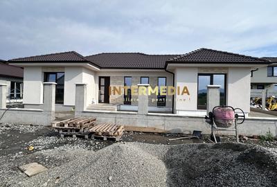 Casă individuală cu 3 camere cu Canalizare în Micești - 1
