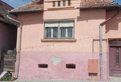 Casă cu 4 camere în Coroi