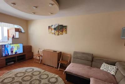 Apartament cu 3 camere decomandat, mobilat în Dristor