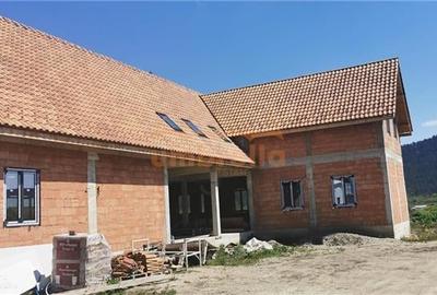 Casă individuală cu 19 camere cu Canalizare în Iclod - 11