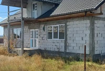Casă cu 4 camere cu Teren 300 Mp în Baia - 9