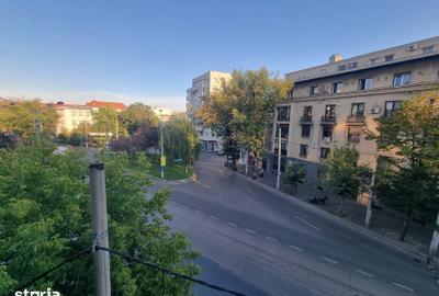 Apartament cu 5 camere decomandat în Iancului