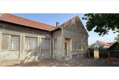 Casă individuală cu 3 camere cu Teren 2158 Mp în Târgoviște