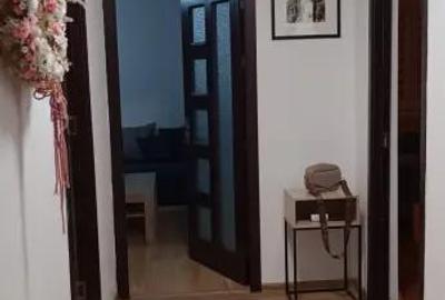 Apartament cu 3 camere decomandat în Turnișor - 1