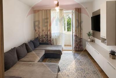 Apartament cu 3 camere semidecomandat, mobilat în Central