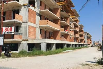 Apartament cu 2 camere decomandat în Titan