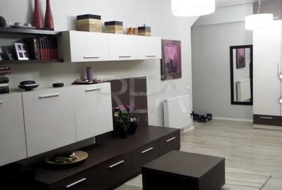 Apartament cu 3 camere în Apărătorii Patriei
