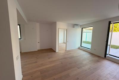 Apartament cu 4 camere semidecomandat în Timpuri Noi