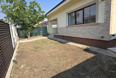 Casă cu 3 camere cu Teren 250 Mp în Central - 1