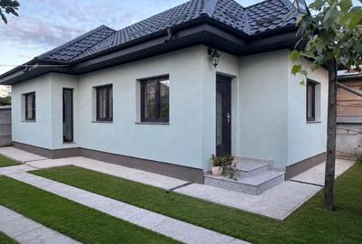 Casă cu 3 camere cu Canalizare în Letea Veche