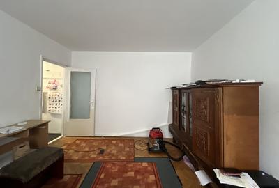 Apartament cu 3 camere nedecomandat, mobilat în Girocului