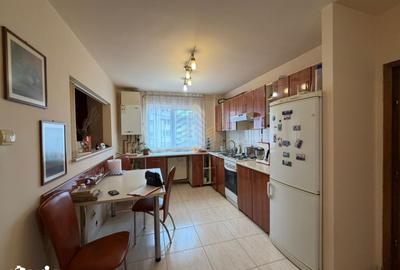 Apartament cu 4 camere decomandat în Decebal