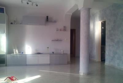 Casă individuală cu 6 camere cu Teren 2300 Mp în Cristian - 3