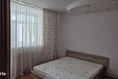Apartament cu 3 camere decomandat în Titan