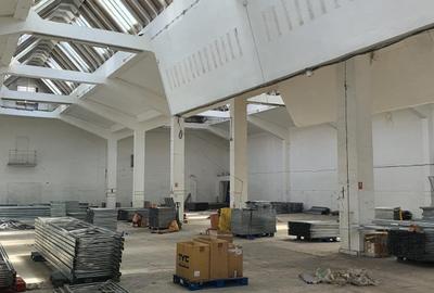 Spațiu industrial, de 1,800 mp, în CET - 2
