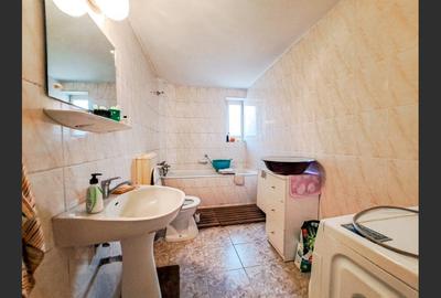 Casă cu 6 camere cu Canalizare în Sub Arini - 10