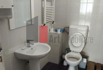 Spațiu comercial, de 200 mp, în Central - 4