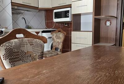 Apartament cu 3 camere decomandat în Mioriței
