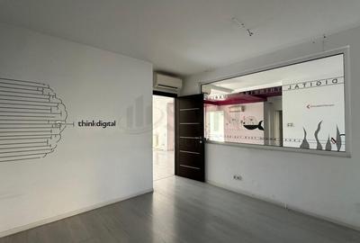 Apartament cu 5 camere decomandat în P-ța Victoriei