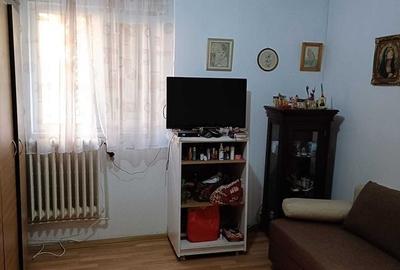 Apartament cu 3 camere în Cetate