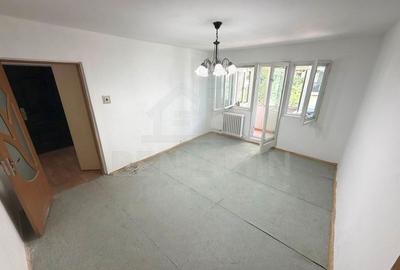 Apartament cu 2 camere semidecomandat în Craiovița Nouă