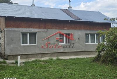 Casă cu 4 camere cu Teren 2549 Mp în Central