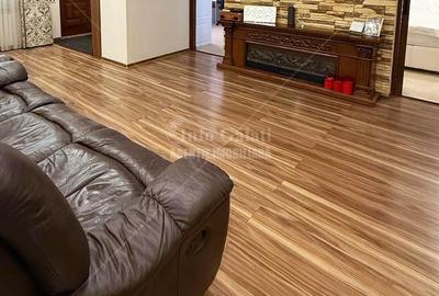 Apartament cu 6 camere decomandat în Faleză