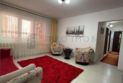 Apartament cu 3 camere semidecomandat, mobilat în Micro 3 - 1