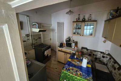 Casă cu 3 camere în Central - 1