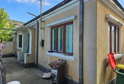 Casă individuală cu 2 camere cu Canalizare în Central - 4