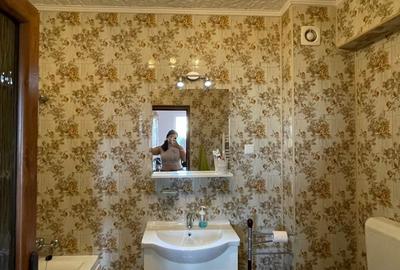 Apartament cu 3 camere decomandat în Exterior Vest