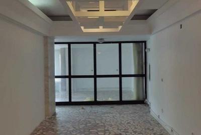 Spațiu comercial, de 200 mp, în Central - 1