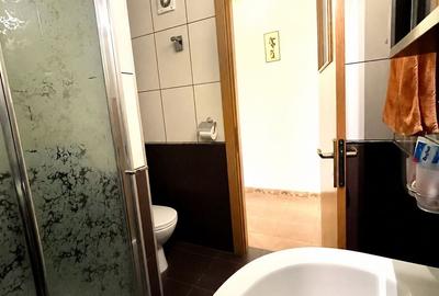 Apartament cu 3 camere decomandat în Văcăresti