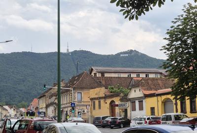 Apartament cu 3 camere decomandat, mobilat în Brașovul Vechi