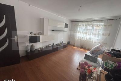 Apartament cu 3 camere decomandat în Micro 11
