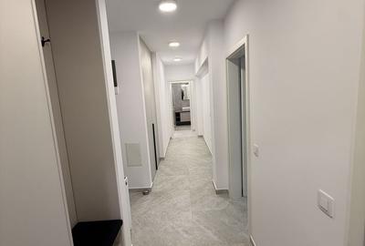 Apartament cu 3 camere decomandat în Tractorul - 3