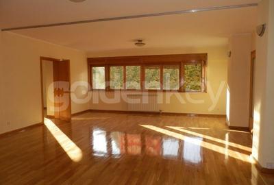 Apartament cu 5 camere decomandat în Aviatorilor