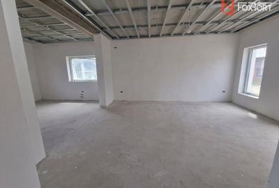 Duplex cu 4 camere cu Canalizare în Moșnița Veche - 1