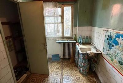 Apartament cu 3 camere semidecomandat în Tătărași