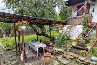 Casă cu 4 camere în Rușavăț
