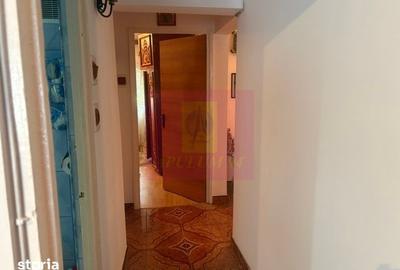 Apartament cu 3 camere decomandat în Drumul Taberei