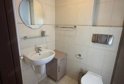Apartament cu 3 camere semidecomandat în Girocului