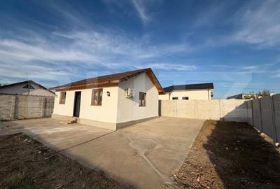 Casă individuală cu 2 camere cu Teren 290 Mp în Malu Mare