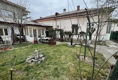 Casă individuală cu 4 camere cu Canalizare în Sud