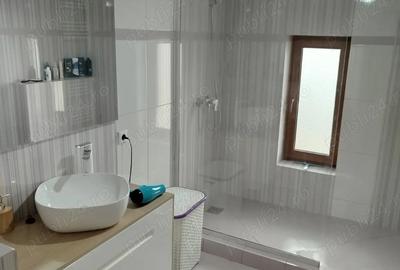 Casă cu 5 camere cu Teren 600 Mp în Central