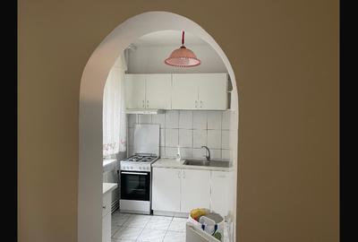 Apartament cu 3 camere decomandat, mobilat în Take Ionescu